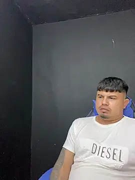 Snapshot of DickMasterfindom chatting on 06-25-26, 05:12 DickMasterfindom online show from 06-25-26, 05:12