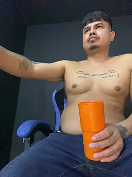Snapshot of DickMasterfindom chatting on 06-28-26, 06:03 DickMasterfindom online show from 06-28-26, 06:03