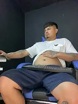 Snapshot of DickMasterfindom chatting on 07-02-26, 03:56 DickMasterfindom online show from 07-02-26, 03:56