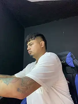 Snapshot of DickMasterfindom chatting on 07-03-26, 01:56 DickMasterfindom online show from 07-03-26, 01:56