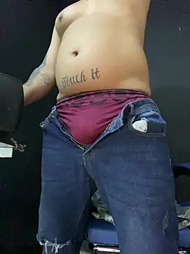 Snapshot of DickMasterfindom chatting on 07-05-26, 04:19 DickMasterfindom online show from 07-05-26, 04:19