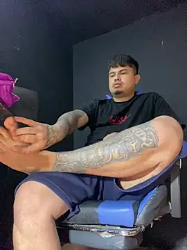 Snapshot of DickMasterfindom chatting on 07-07-26, 07:23 DickMasterfindom online show from 07-07-26, 07:23