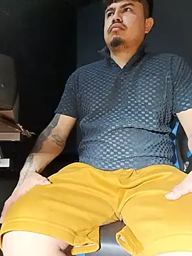 Snapshot of DickMasterfindom chatting on 07-15-26, 01:33 DickMasterfindom online show from 07-15-26, 01:33