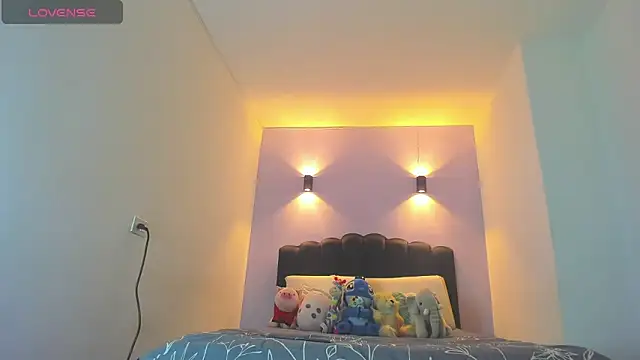 Sofia Clauss  online show from 12-21-25, 03:13