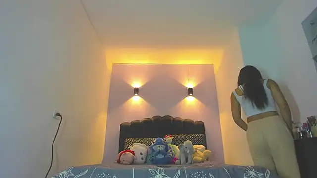 Snapshot of Sofia_Clauss_ chatting on 04-22-26, 05:21 Sofia Clauss online show from 04-22-26, 05:21