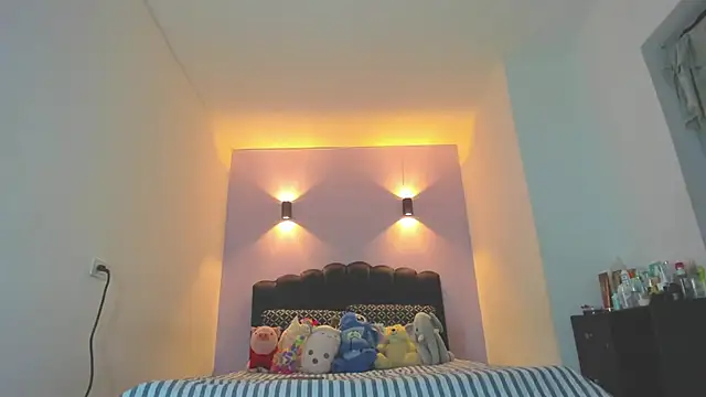 Snapshot of Sofia_Clauss_ chatting on 05-11-26, 04:18 Sofia Clauss online show from 05-11-26, 04:18