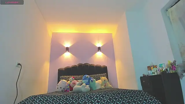 Snapshot of Sofia_Clauss_ chatting on 05-17-26, 05:16 Sofia Clauss online show from 05-17-26, 05:16