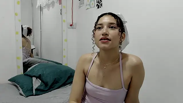 Snapshot of gabriela_duarte1 chatting on 03-10-25, 06:59 gabriela duarte1 online show from 03-10-25, 06:59