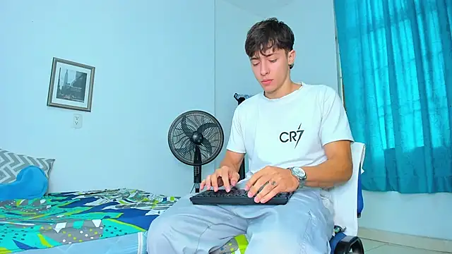 Snapshot of AlessandroDybala chatting on 02-04-26, 12:33 AlessandroDybala online show from 02-04-26, 12:33