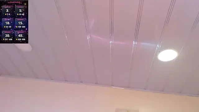 Snapshot of candy_lux_ chatting on 05-21-26, 01:07 candy lux online show from 05-21-26, 01:07