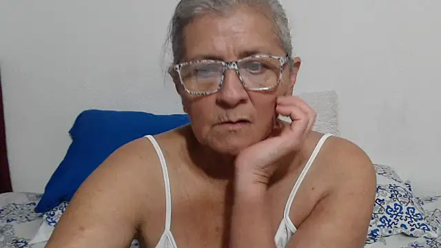 Snapshot of candy_mature_ chatting on 06-11-26, 12:32 candy mature online show from 06-11-26, 12:32