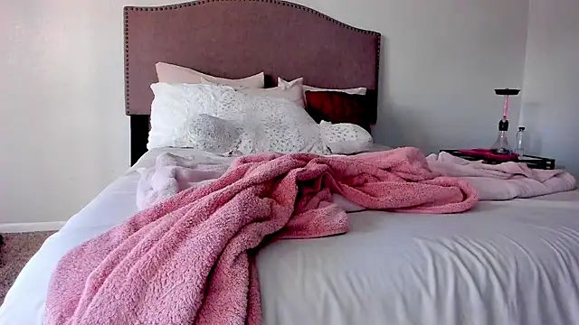 yiauana online show from 10-22-25, 11:04