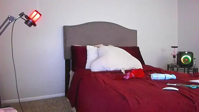 yiauana online show from 11-26-25, 11:11