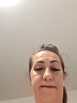 AvaLloyd online show from 10-31-25, 03:29