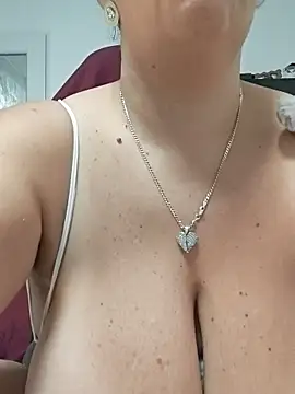 AvaLloyd online show from 11-14-25, 01:48