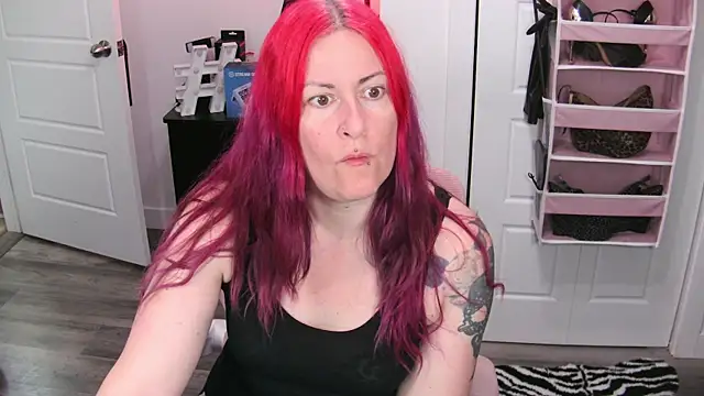 Snapshot of gennyrock chatting on 06-08-26, 01:22 gennyrock online show from 06-08-26, 01:22