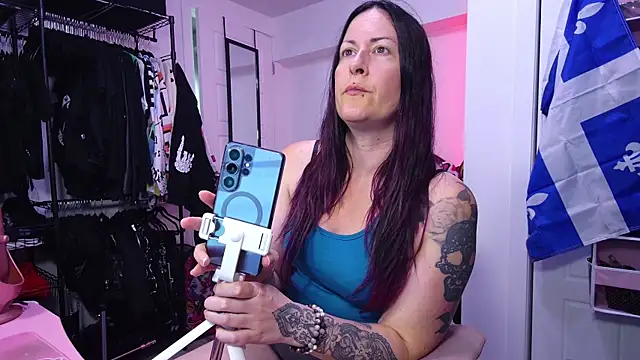 Snapshot of gennyrock chatting on 06-28-26, 06:25 gennyrock online show from 06-28-26, 06:25