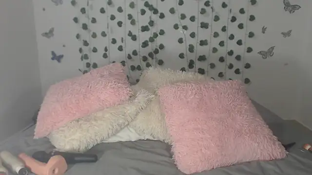 Selena v online show from 02-19-25, 10:45