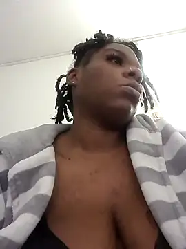 Snapshot of Bali_baddie_x chatting on 10-10-25, 06:51 Bali baddie x online show from 10-10-25, 06:51