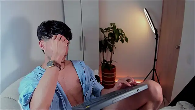 dimitri targaryen online show from 01-08-25, 06:41