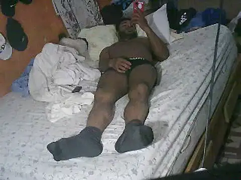 Snapshot of Negroricobaby chatting on 02-11-25, 04:22 Negroricobaby online show from 02-11-25, 04:22