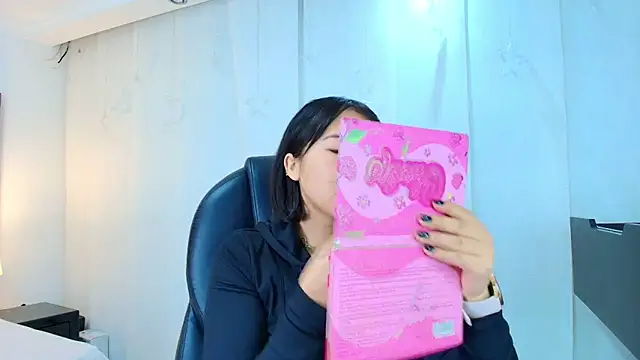 lina bedoya  online show from 11-29-25, 11:35