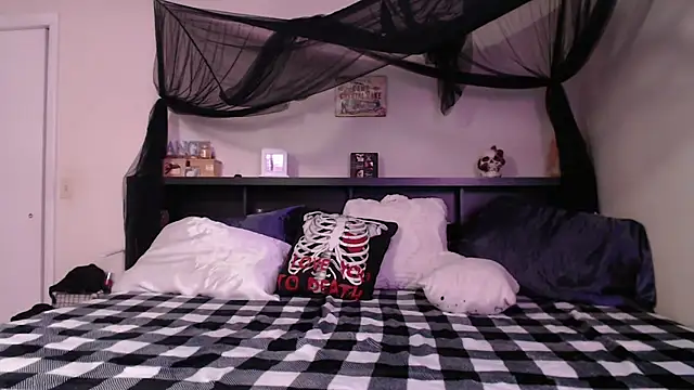 CrystalLakeXO online show from 07-22-26, 08:06