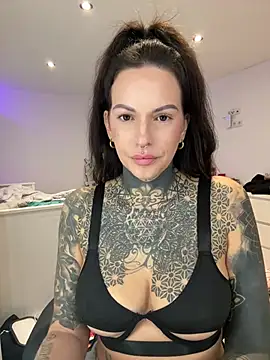 Snapshot of AileenInkOfficial chatting on 12-29-24, 05:54 AileenInkOfficial online show from 12-29-24, 05:54
