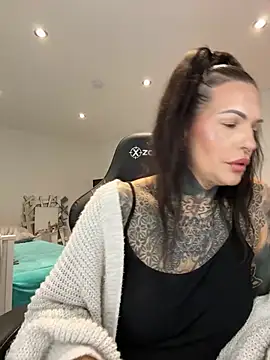 Snapshot of AileenInkOfficial chatting on 12-31-24, 12:57 AileenInkOfficial online show from 12-31-24, 12:57
