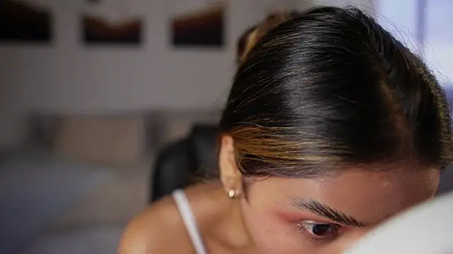 SaraParisi online show from 10-23-25, 10:30