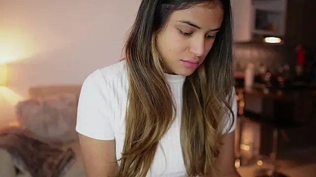 Snapshot of SaraParisi chatting on 02-01-26, 01:48 SaraParisi online show from 02-01-26, 01:48