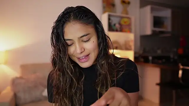 Snapshot of SaraParisi chatting on 02-01-26, 11:36 SaraParisi online show from 02-01-26, 11:36