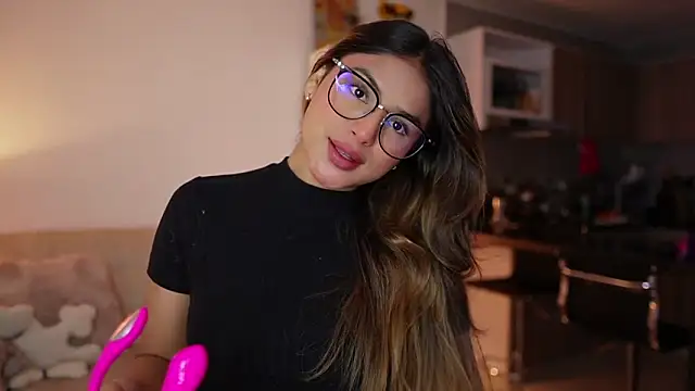 Snapshot of SaraParisi chatting on 02-05-26, 12:04 SaraParisi online show from 02-05-26, 12:04