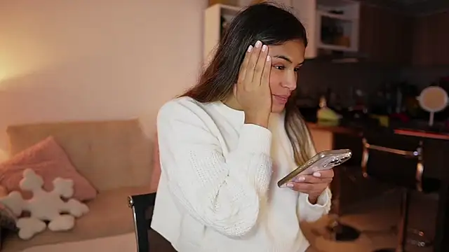 Snapshot of SaraParisi chatting on 02-14-26, 12:51 SaraParisi online show from 02-14-26, 12:51