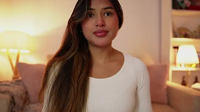 Snapshot of SaraParisi chatting on 02-17-26, 11:55 SaraParisi online show from 02-17-26, 11:55