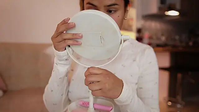 Snapshot of SaraParisi chatting on 02-20-26, 12:18 SaraParisi online show from 02-20-26, 12:18