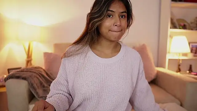 Snapshot of SaraParisi chatting on 02-21-26, 12:22 SaraParisi online show from 02-21-26, 12:22