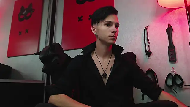 Snapshot of Joseph__Quinn chatting on 03-07-25, 11:18 Joseph Quinn online show from 03-07-25, 11:18