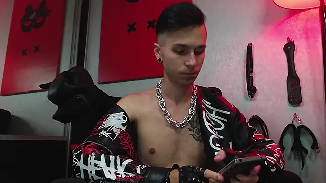 Snapshot of Joseph__Quinn chatting on 03-10-25, 02:16 Joseph Quinn online show from 03-10-25, 02:16