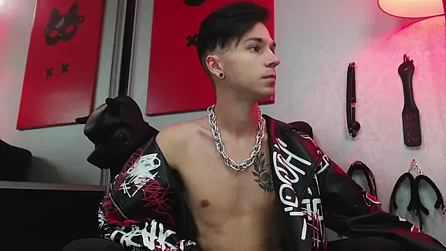 Snapshot of Joseph__Quinn chatting on 03-15-25, 08:04 Joseph Quinn online show from 03-15-25, 08:04