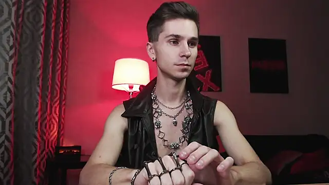 Snapshot of Joseph__Quinn chatting on 10-29-25, 02:19 Joseph Quinn online show from 10-29-25, 02:19