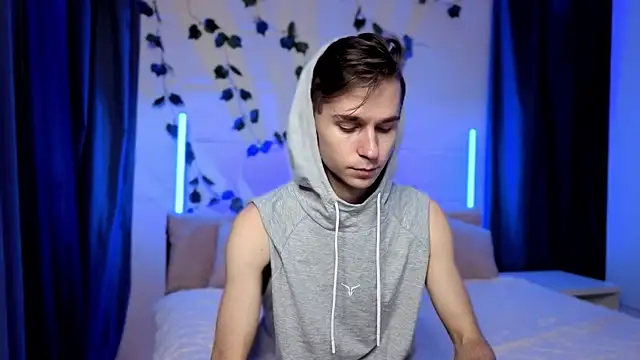 Snapshot of Joseph__Quinn chatting on 11-27-25, 04:09 Joseph Quinn online show from 11-27-25, 04:09