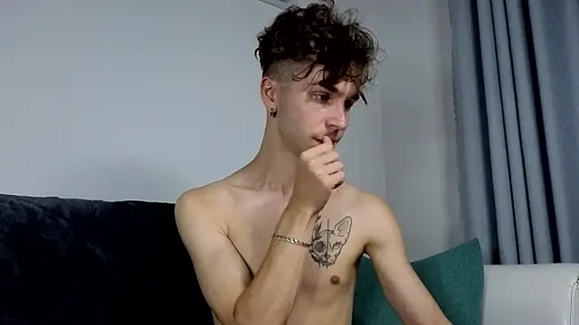 Snapshot of Joseph__Quinn chatting on 02-04-26, 01:39 Joseph Quinn online show from 02-04-26, 01:39