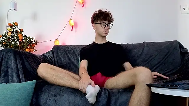 Snapshot of Joseph__Quinn chatting on 02-17-26, 01:35 Joseph Quinn online show from 02-17-26, 01:35