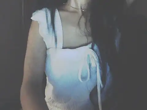 Snapshot of emma_06@xh chatting on 07-04-26, 03:56 emma 06xh online show from 07-04-26, 03:56