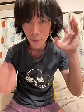 Snapshot of Katakuriko-Denpun chatting on 06-21-26, 01:03 Katakuriko-Denpun online show from 06-21-26, 01:03