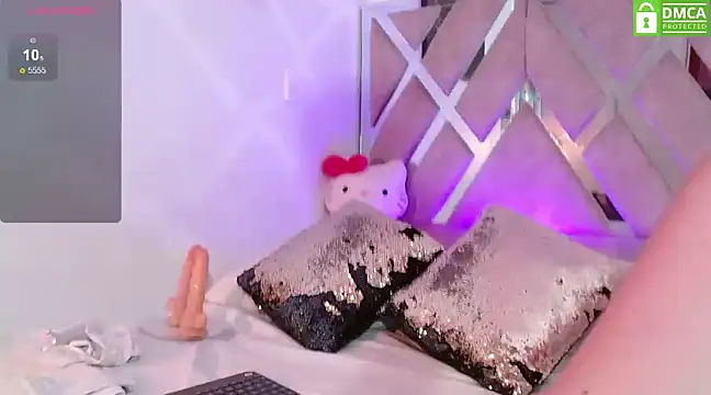 Snapshot of LauryMoons chatting on 02-20-25, 10:48 LauryMoons online show from 02-20-25, 10:48