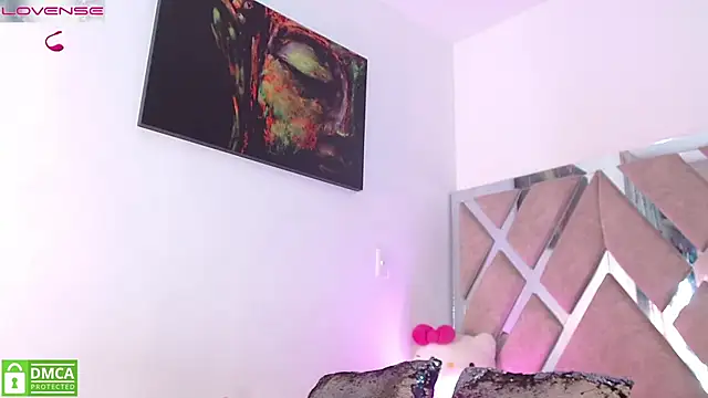 Snapshot of LauryMoons chatting on 02-04-26, 12:05 LauryMoons online show from 02-04-26, 12:05