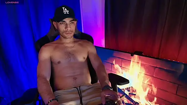 sexyboycolombi4 online show from 03-25-26, 11:00