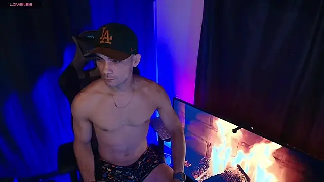 Snapshot of sexyboycolombi4 chatting on 06-30-26, 10:44 sexyboycolombi4 online show from 06-30-26, 10:44